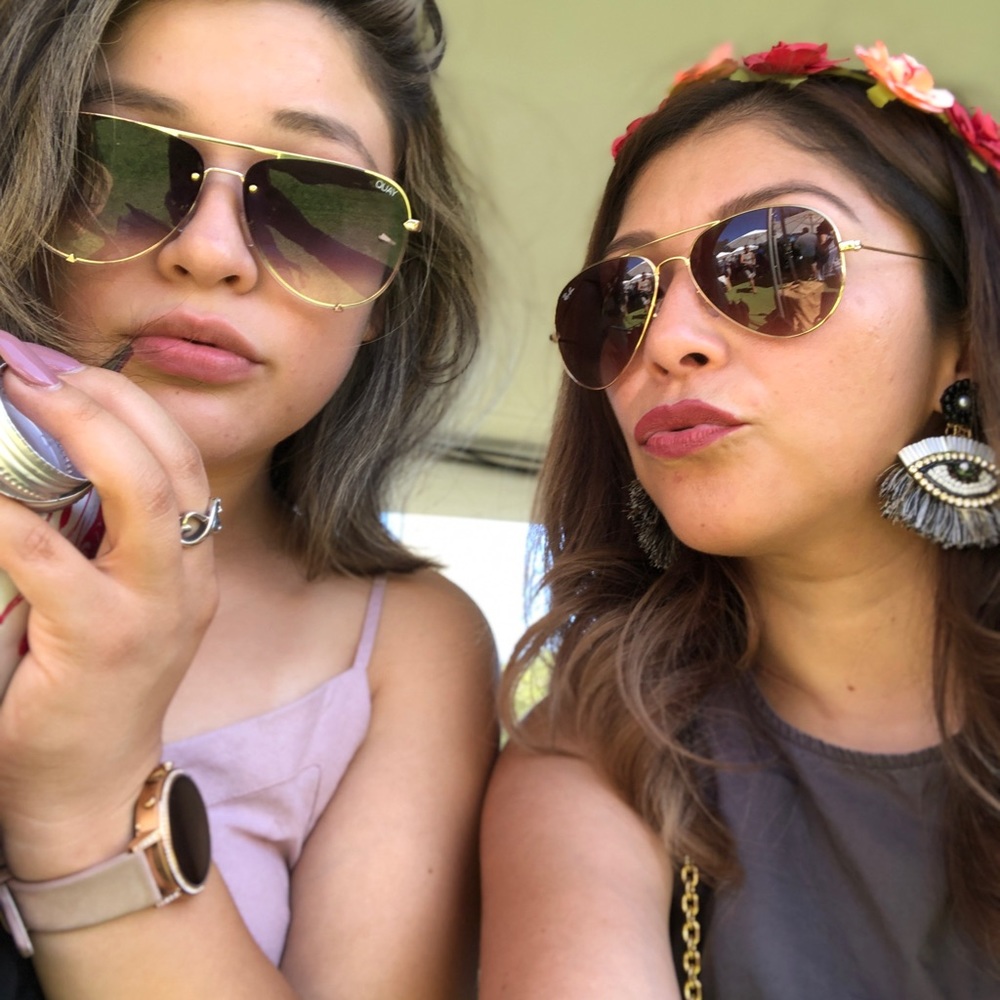 Meet your Poshers, Romi and Tess